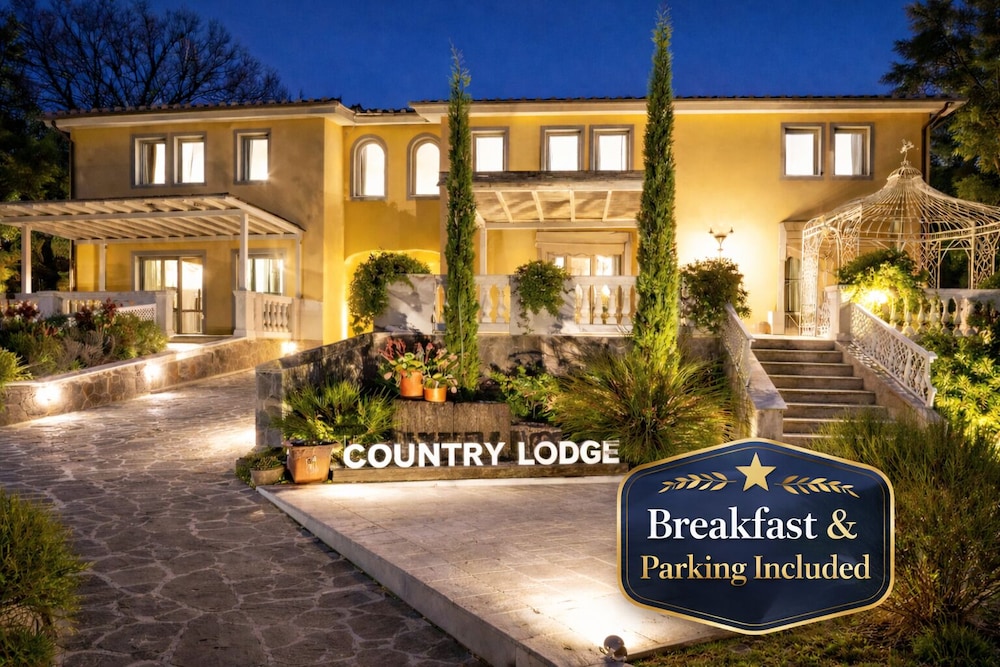 Country Lodge — 4-Star Luxury Hotel in Siena, Italy