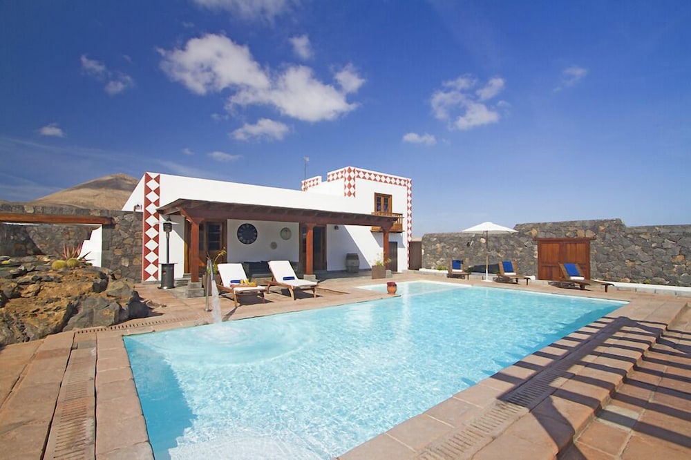 Casa Rural Hero — 4-Star Luxury Hotel in Tias, Spain