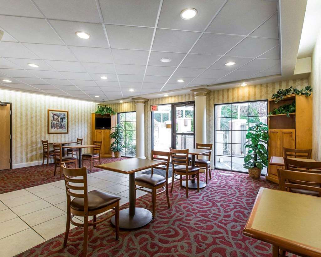 Comfort Suites Palm Desert I 10 - photo 36