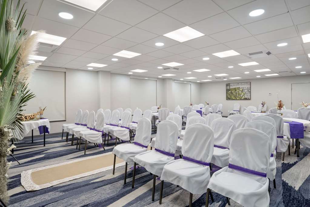 Comfort Inn & Suites New Orleans Airport North - photo 32