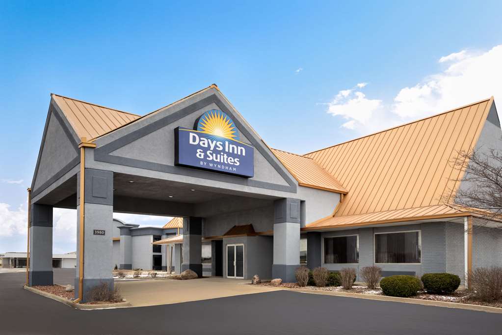 Days Inn & Suites by Wyndham Kokomo - photo 2