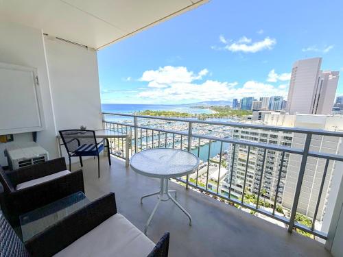 Ilikai Apt 2127 Spacious Studio with Spectacular Ocean & Harbor Views — 4-Star Luxury Hotel in Honolulu, United States