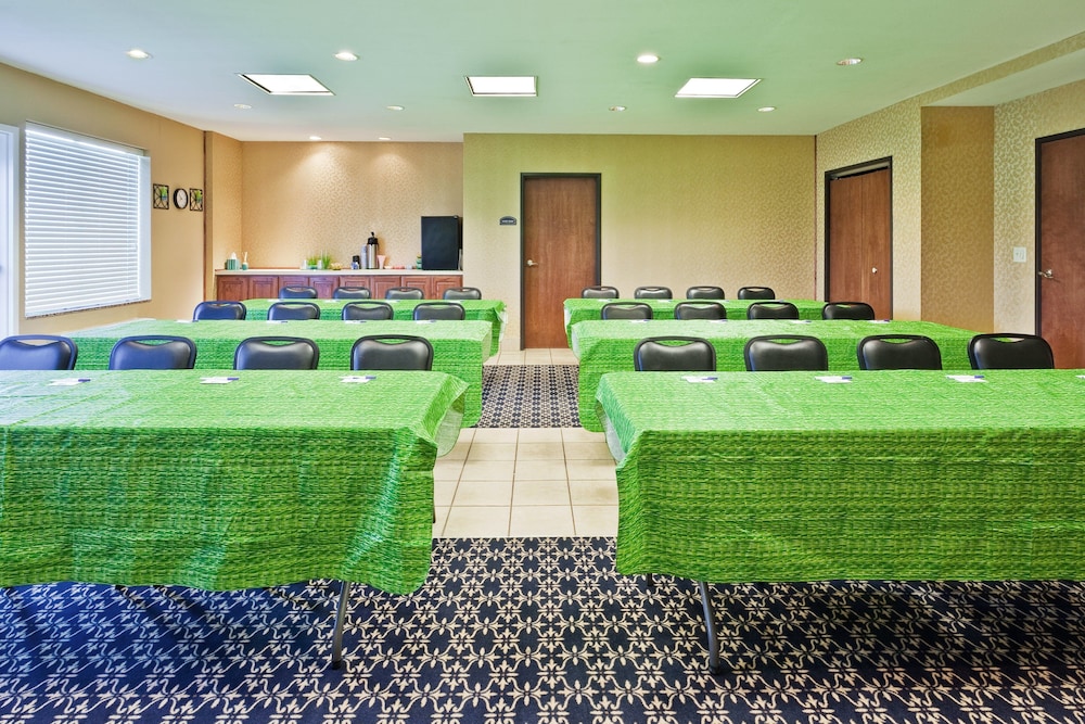 Holiday Inn Express Hotel & Suites Paragould by IHG - photo 38