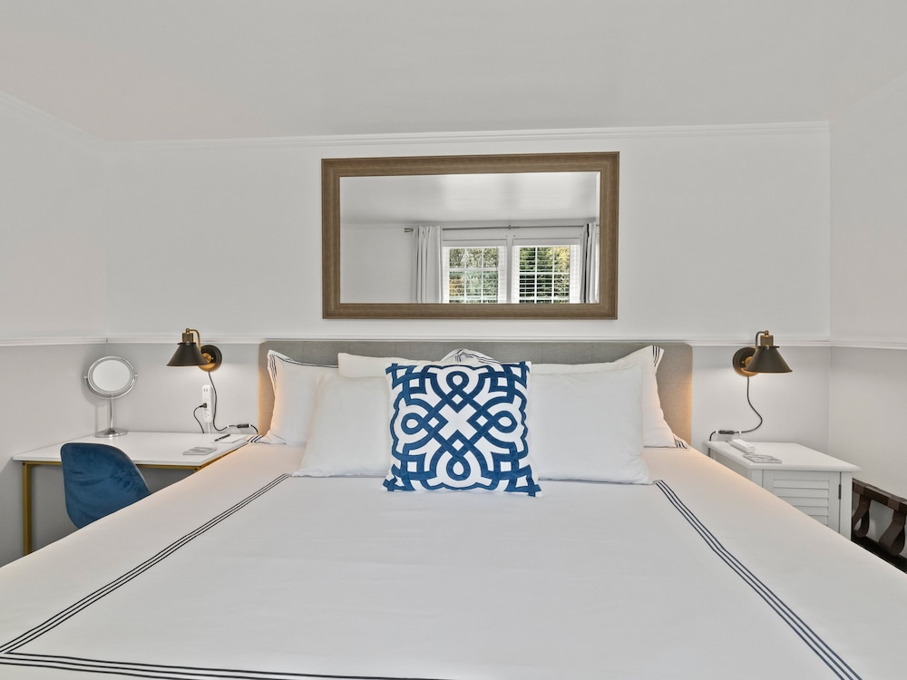 The Seagrove Suites & Guest Rooms - photo 6