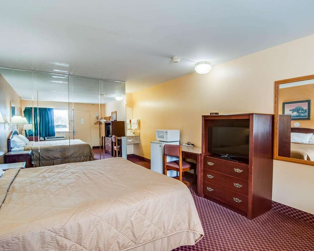 Econo Lodge Near Bluefield College - photo 10