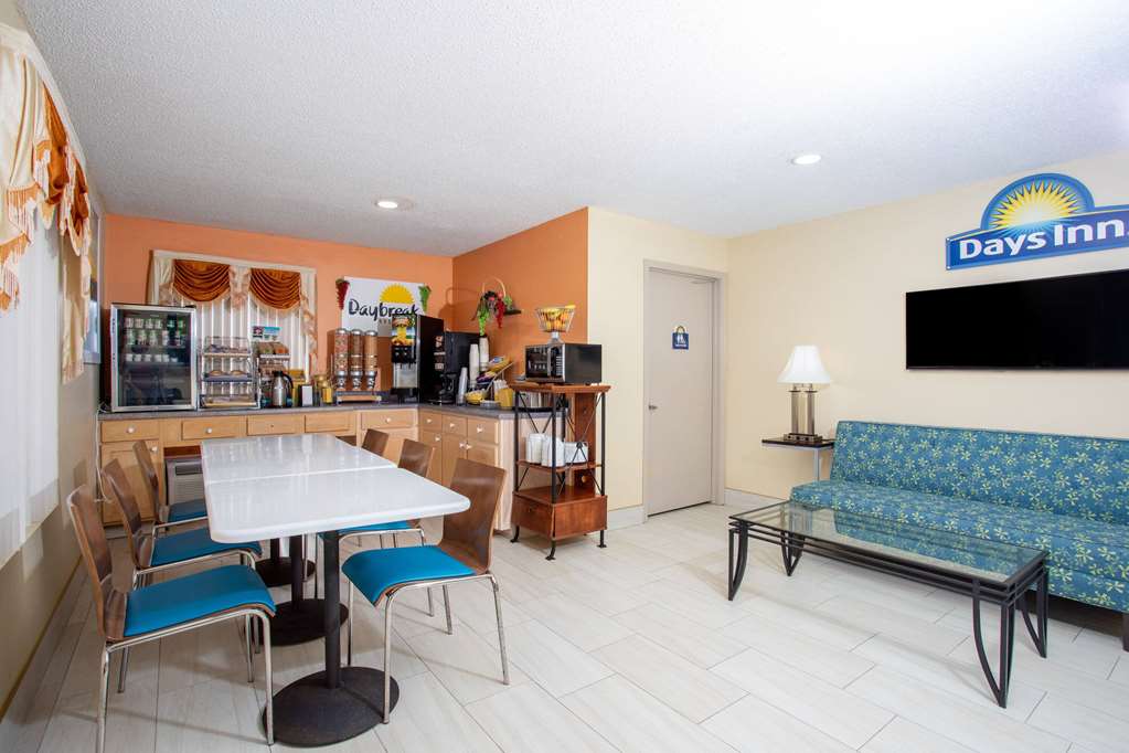 Days Inn by Wyndham Chipley - photo 9