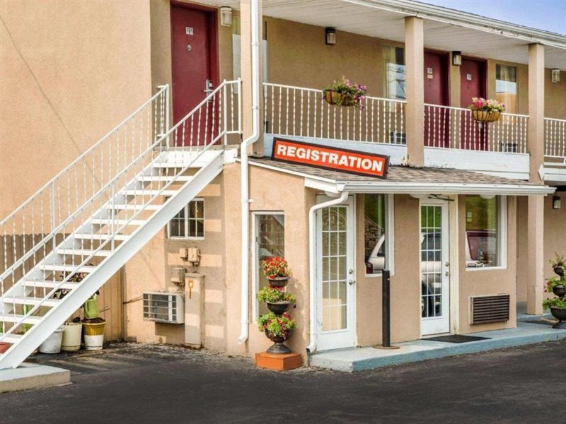 Econo Lodge Franklin Springboro - photo 22