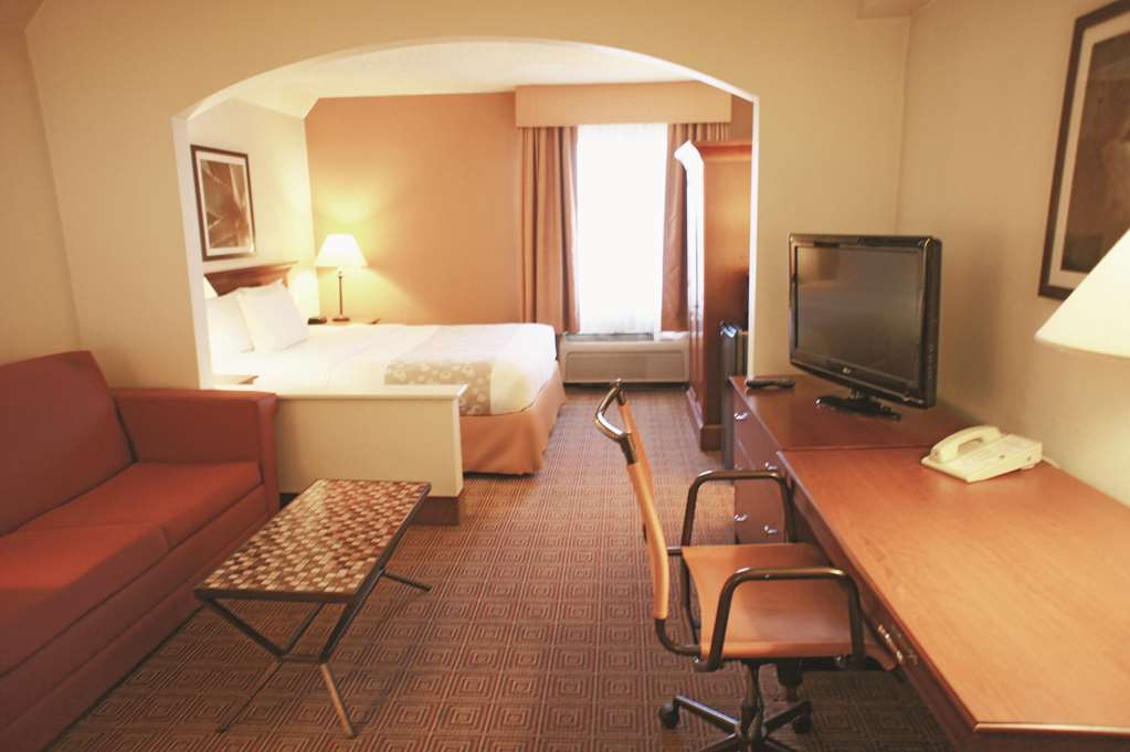 La Quinta Inn & Suites by Wyndham Stamford New York City - photo 23