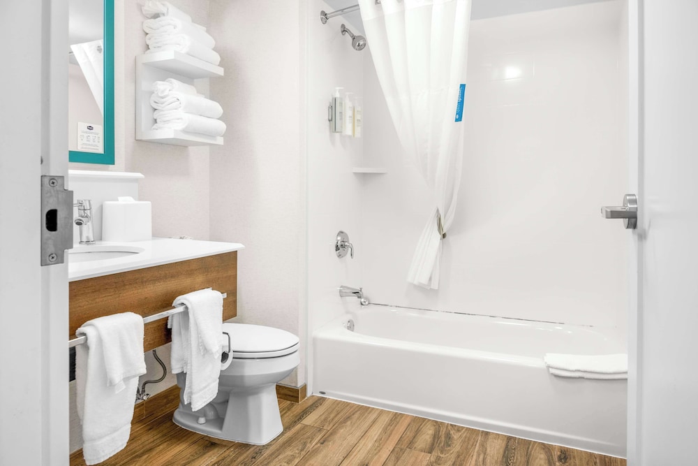 Hampton Inn Grand Rapids North - photo 17