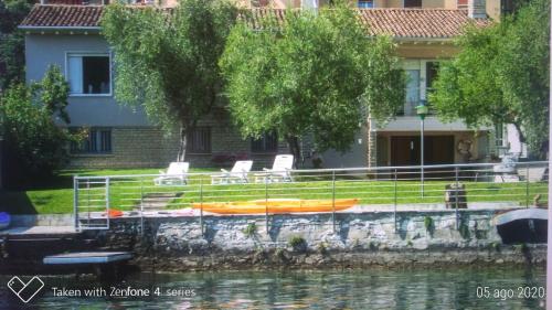 Freddy Holiday House — 4-Star Luxury Hotel in Predore, Italy