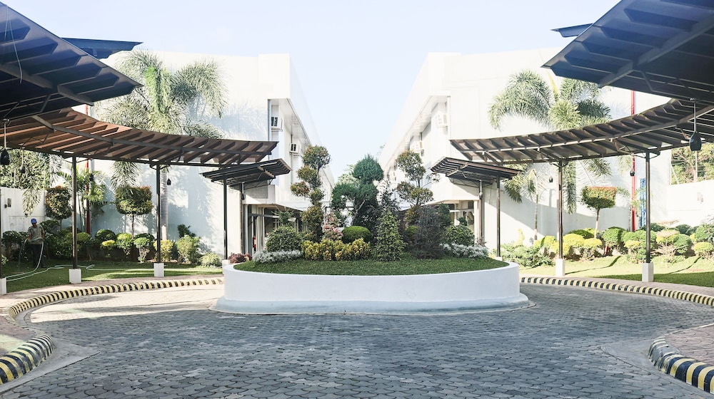 Lucky 9 Budget Hotel in Magugpo Poblacion, Philippines