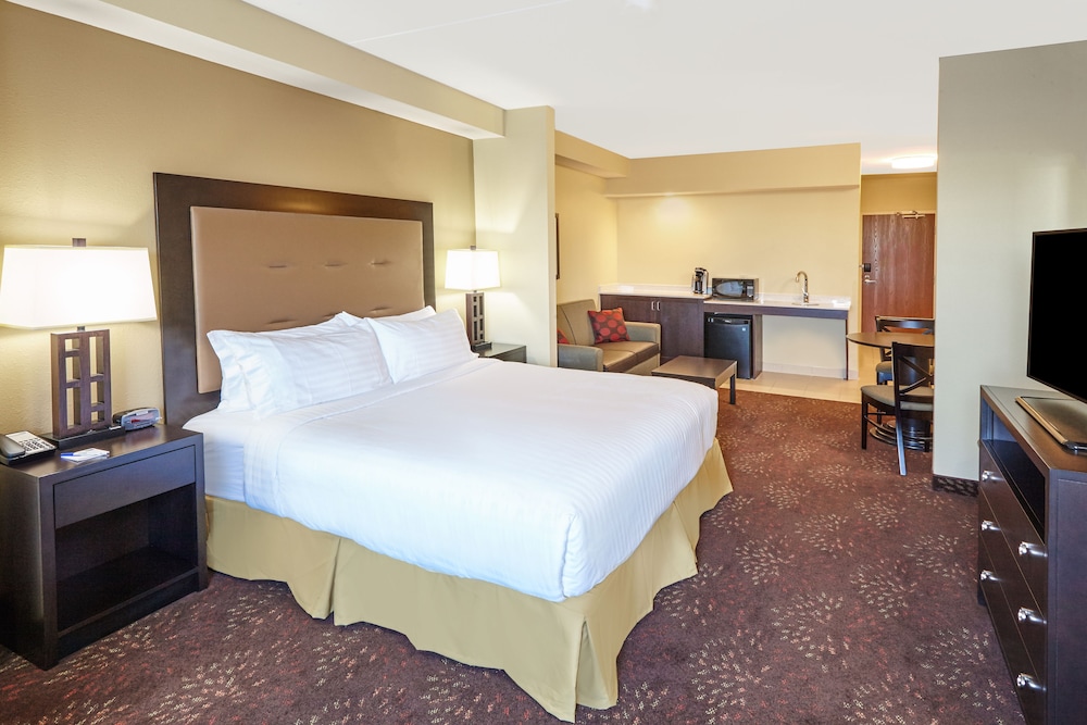 Holiday Inn Express & Suites Sandusky by IHG - photo 13