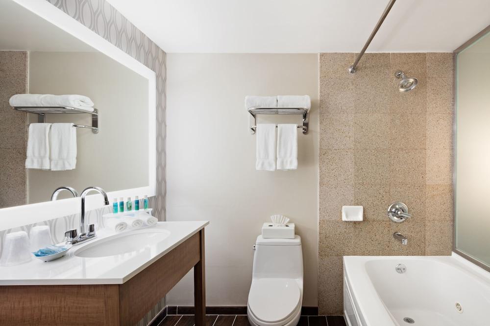 Holiday Inn Express New York Brooklyn - photo 12