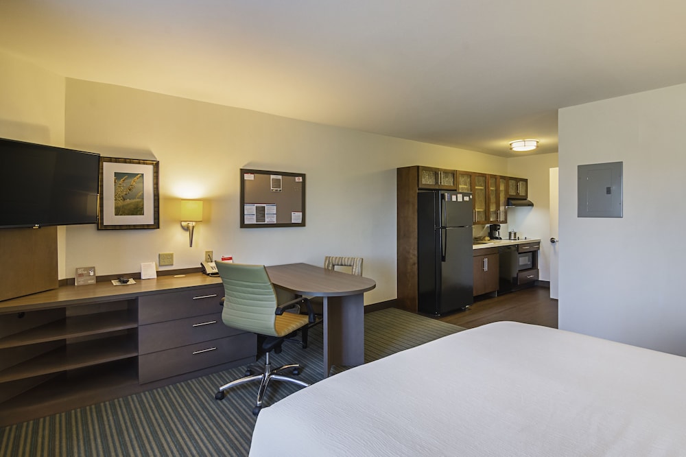 Candlewood Suites Pensacola University Area an IHG Hotel - photo 4