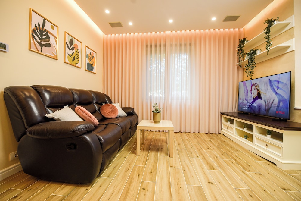 MoHost Centrum — 4-Star Luxury Hotel in Brasov, Romania