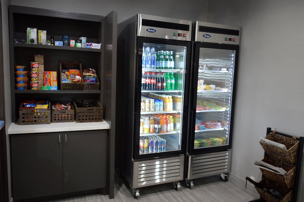 Del Mar Airport Inn & Suites - photo 15