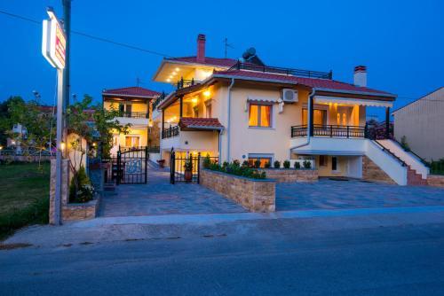 Εsperides — 4-Star Luxury Hotel in Potamia, Greece