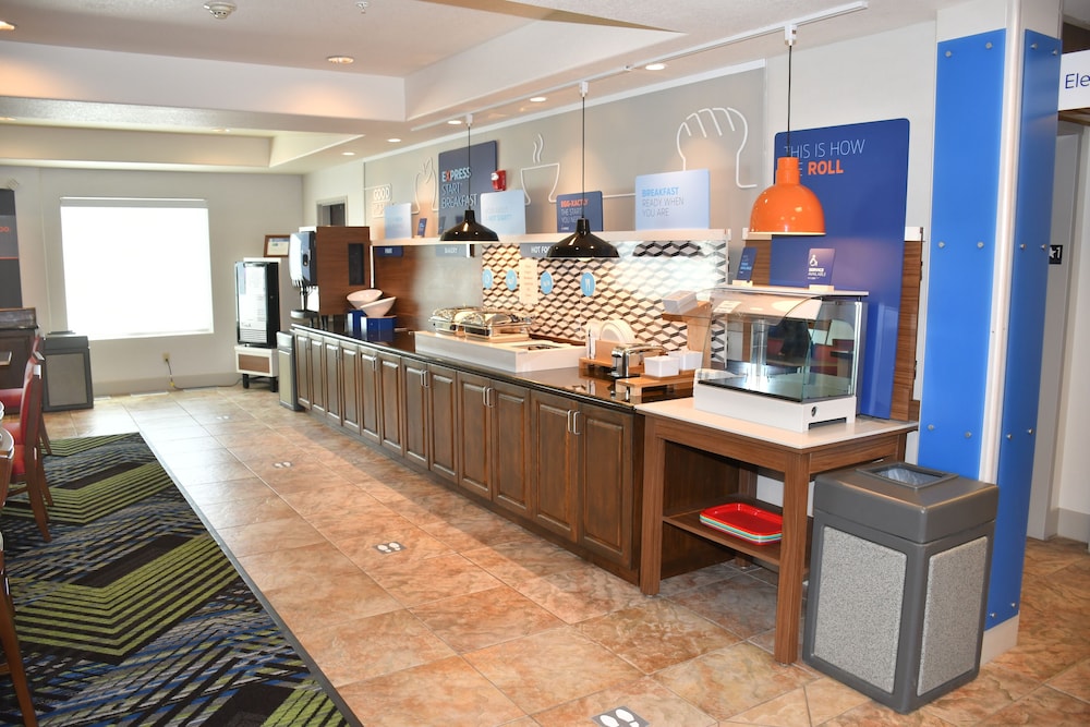 Holiday Inn Express & Suites Evanston By IHG - photo 53
