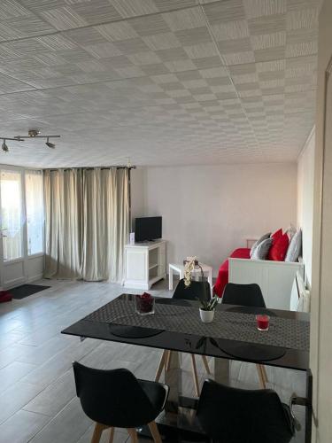 Studio Cosy Proche Evian - last minute hotel in Unknown City
