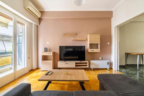Spacious 2 Bedrm in Pangrati Athens Center — 4-Star Luxury Hotel in Athens, Greece