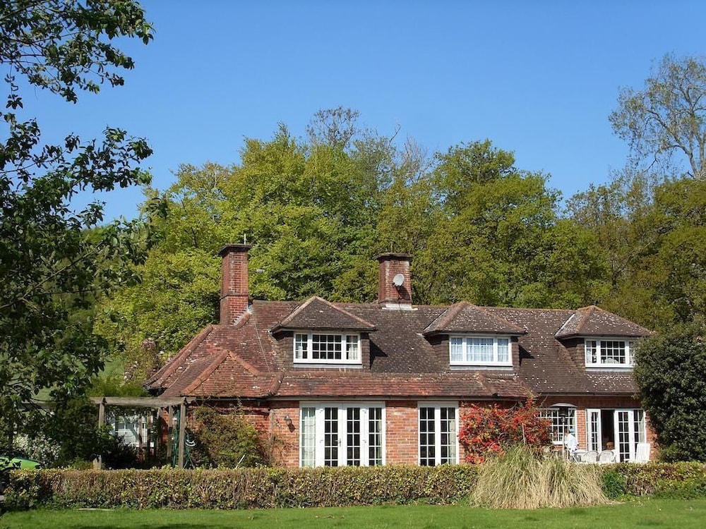 Grandwood House — 4-Star Luxury Hotel in Chichester, United Kingdom