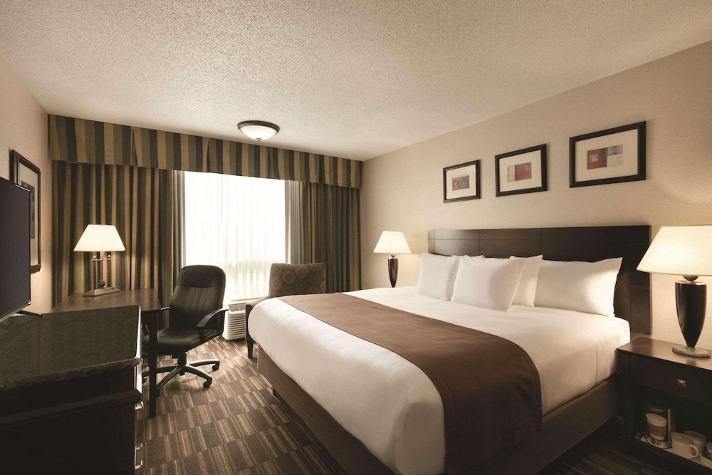 Radisson Hotel Louisville North - photo 12