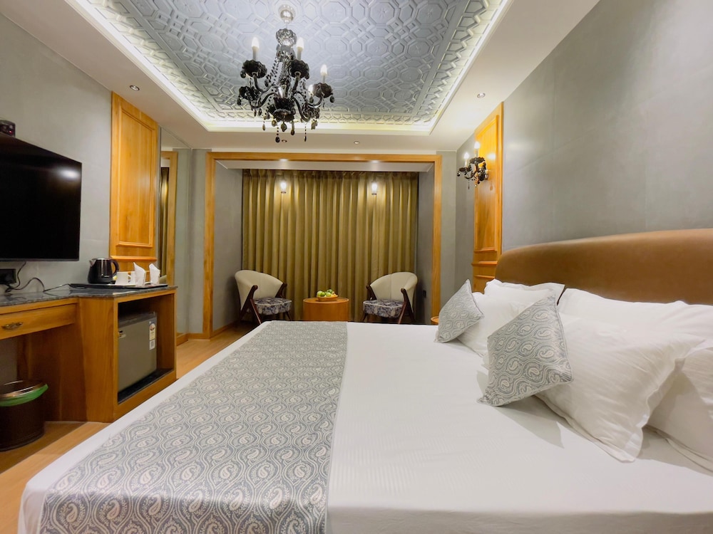 Paradise Premium - carbon neutral hotel in Srinagar