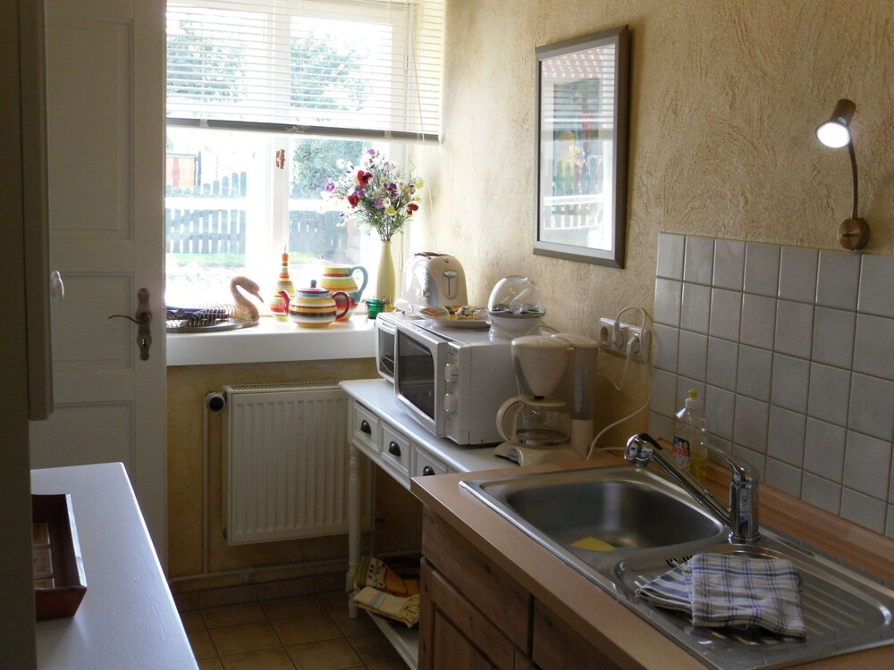 Cozy Mansion in Artist Studio in Steffenshagen With Terrace — hotel in Warnow