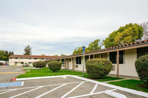 E Z 8 Motel San Jose Ii - photo 4