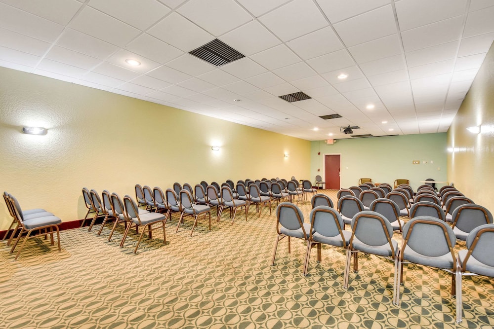Econo Lodge Busch Gardens - photo 59