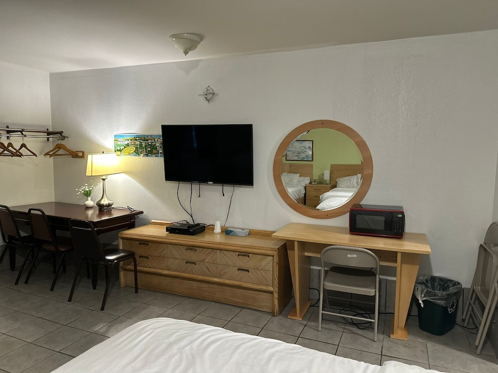 Tides Motor Inn at Stehli Beach - photo 9