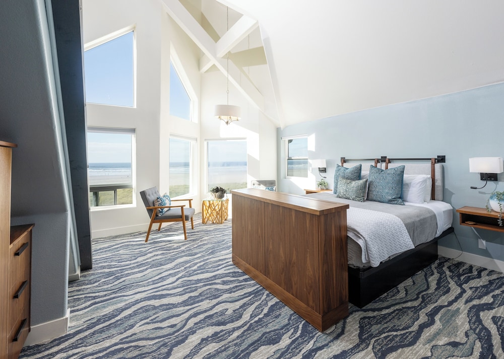 Seaside Oceanfront Inn - photo 10