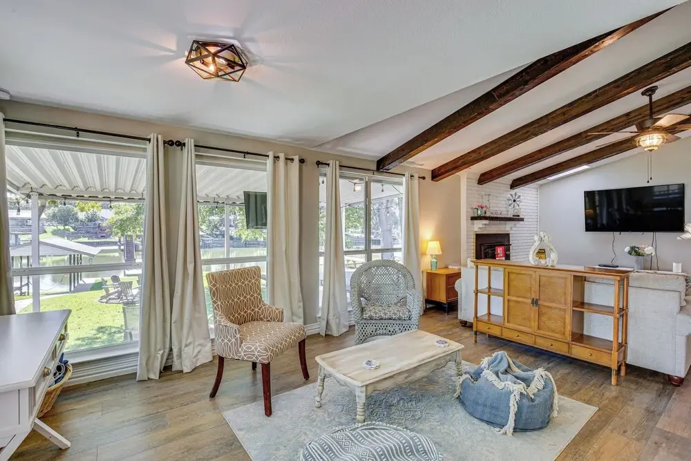 Waterfront Retreat w Hot Tub in Gun Barrel City — hotel in Mabank