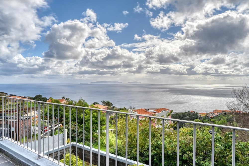 Villa 58 a Home in Madeira — 4-Star Luxury Hotel in Santa Cruz, Portugal