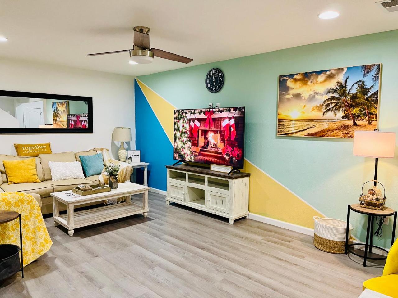 Luxury Modern & Cute Minutes to The White Sand Beaches