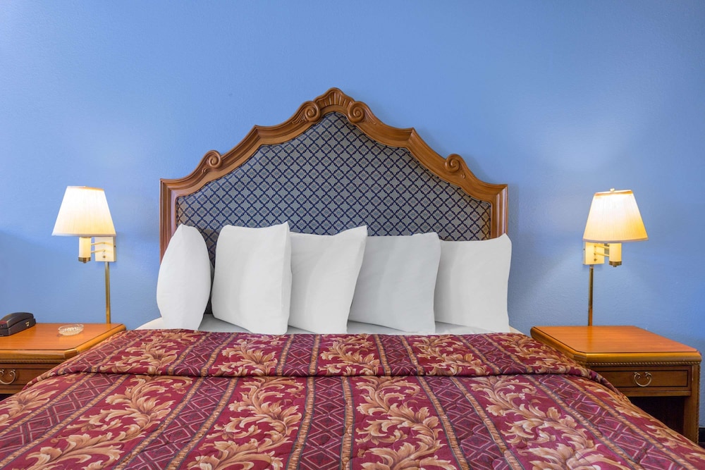 Days Inn by Wyndham San Antonio - photo 20