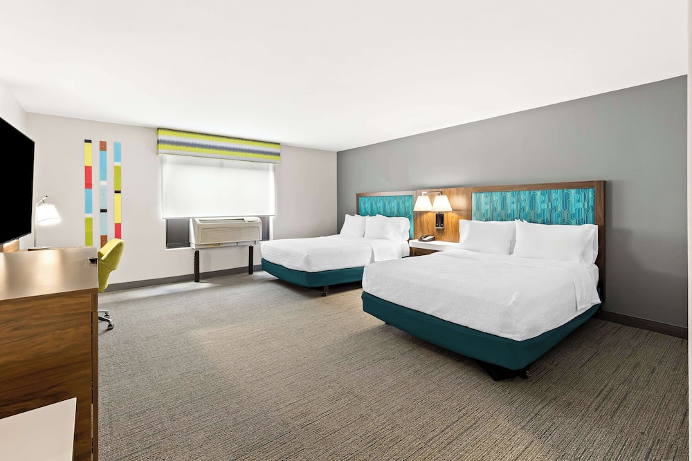 Hampton Inn & Suites Canton - photo 9