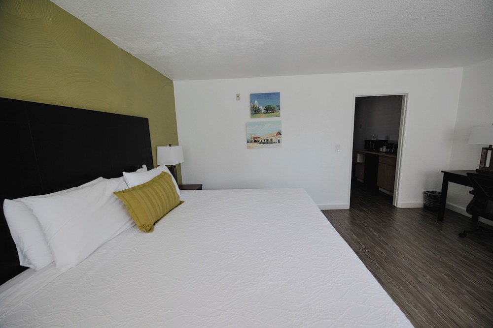Old Town Western Inn & Suites - photo 9