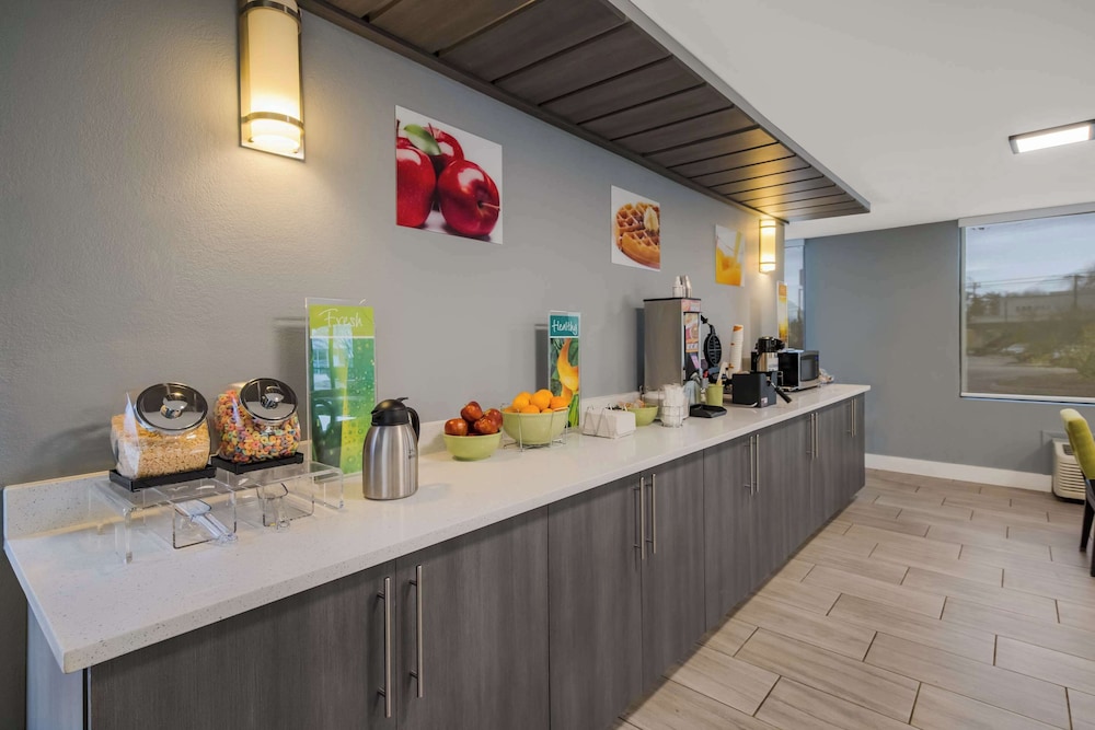 Quality Inn Asheville Airport - photo 35