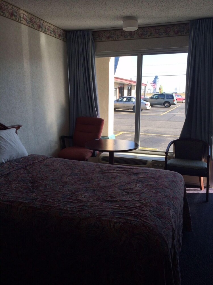 All Day Inn - photo 7