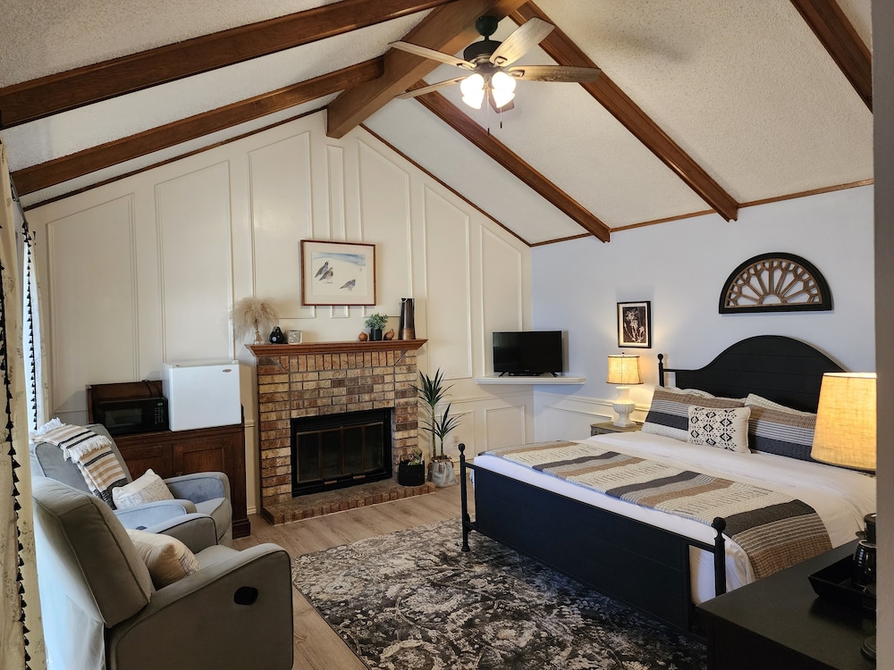Butterfield Inn Main Street Cottages - photo 14
