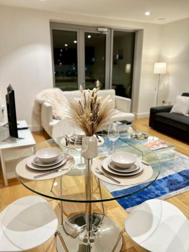 Auracasa 2 bed O2 Canning suite — 4-Star Luxury Hotel in London, United Kingdom