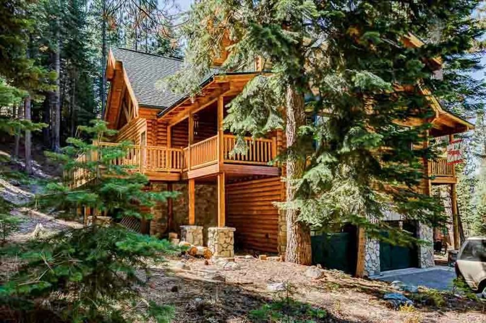 The Tahoe Moose Lodge 1170ac 4 Bedroom Home — 4-Star Luxury Hotel in South Lake Tahoe, United States
