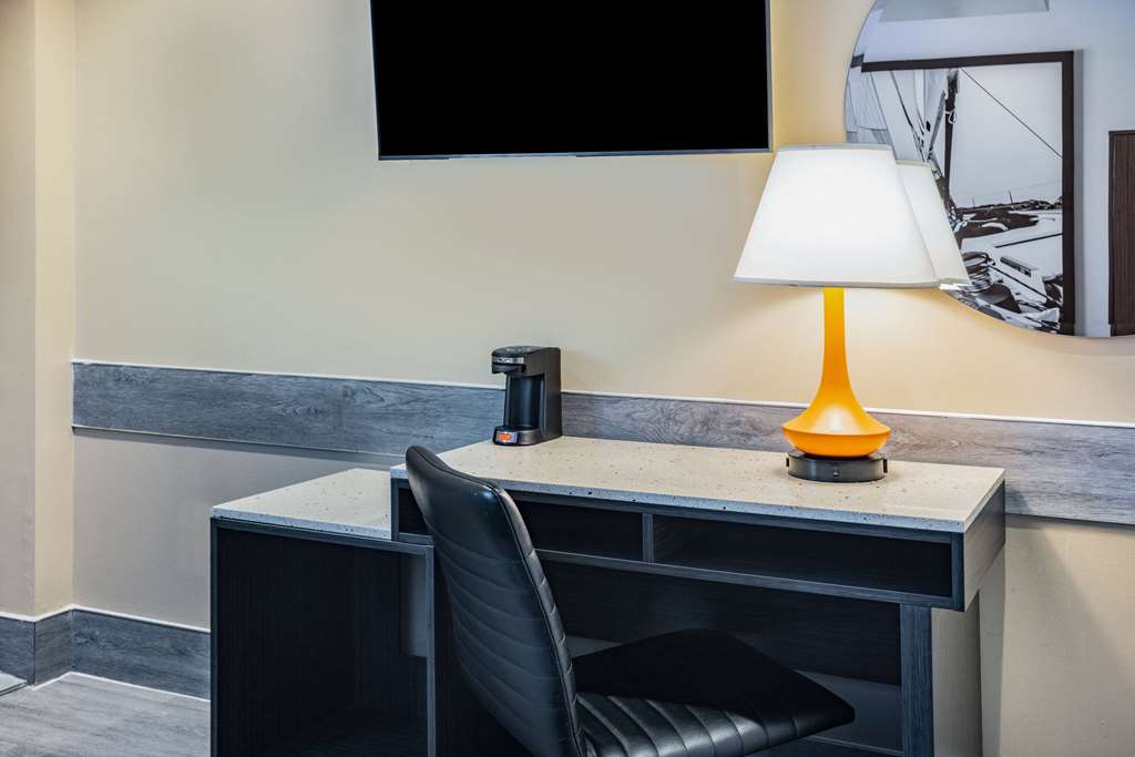 Super 8 by Wyndham Lindenhurst - photo 14