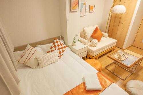 Higashi Nakano train 2 stops to Shinjuku up to 3 people — 4-Star Luxury Hotel in Tokyo, Japan