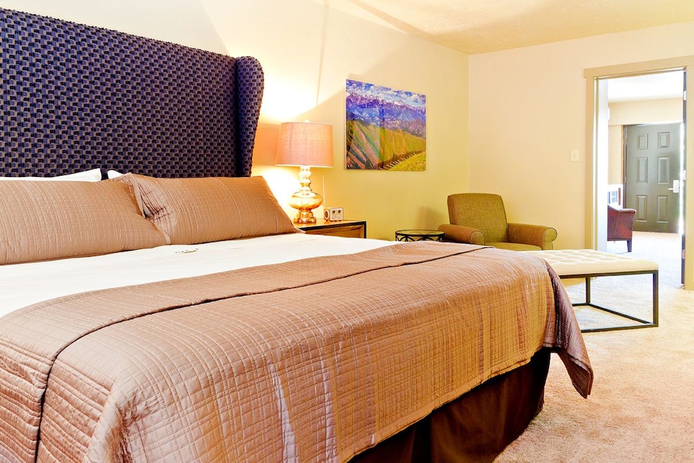Blue Lakes Inn & Extended Stay - photo 9