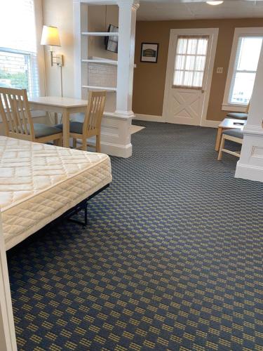 The Admiral Hotel Motel - photo 95