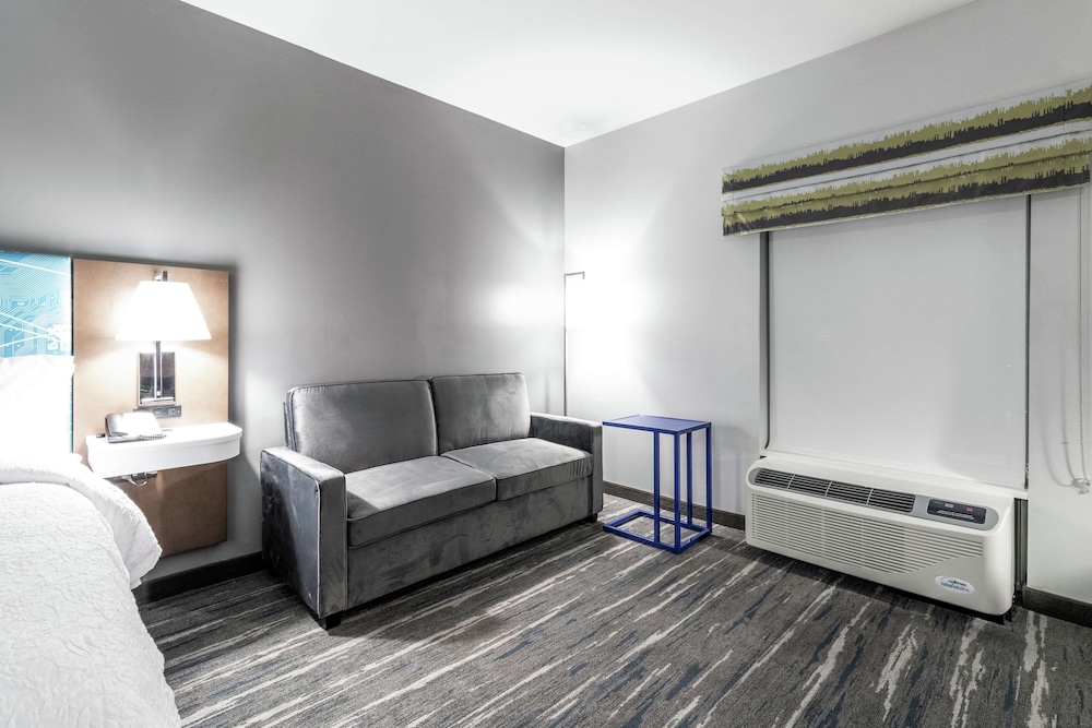 Hampton Inn Locust Grove - photo 12