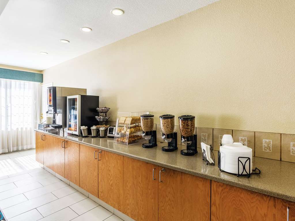 La Quinta Inn & Suites by Wyndham Deming - photo 30