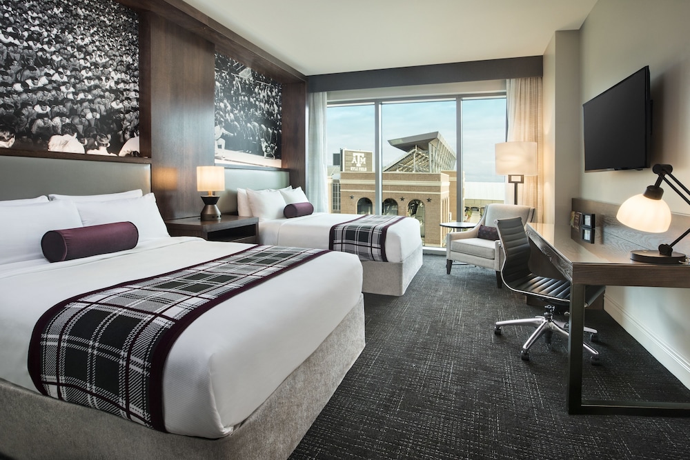 Texas A&M Hotel and Conference Center - photo 8